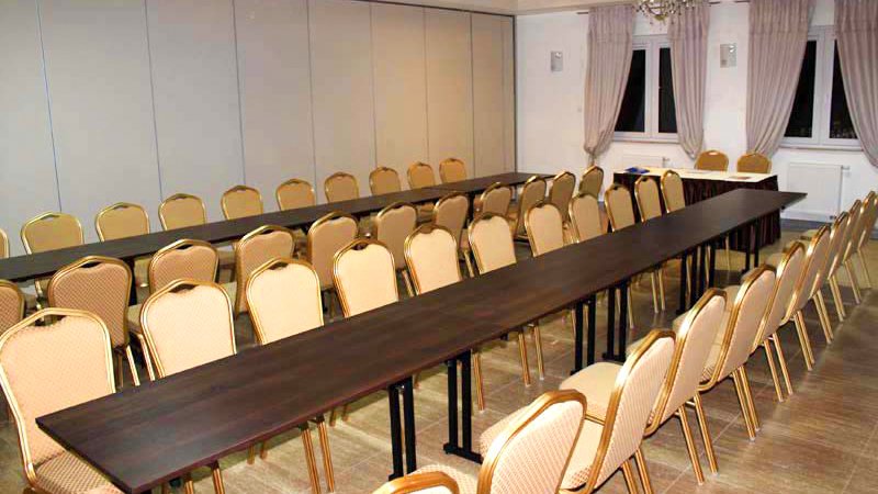 sala chabrowa litera u