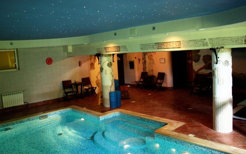 basen w hotelu rubbens widok z góry