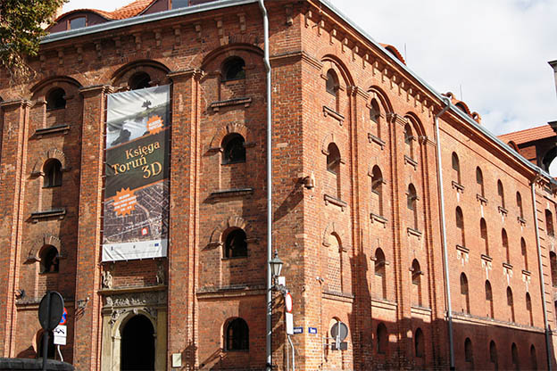 dom eskenów w toruniu