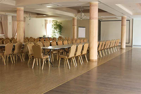 konferencje monet